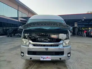 Toyota HiAce 2018 Silver