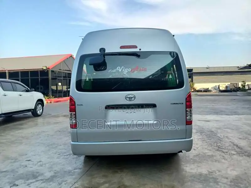Toyota HiAce 2018 Silver