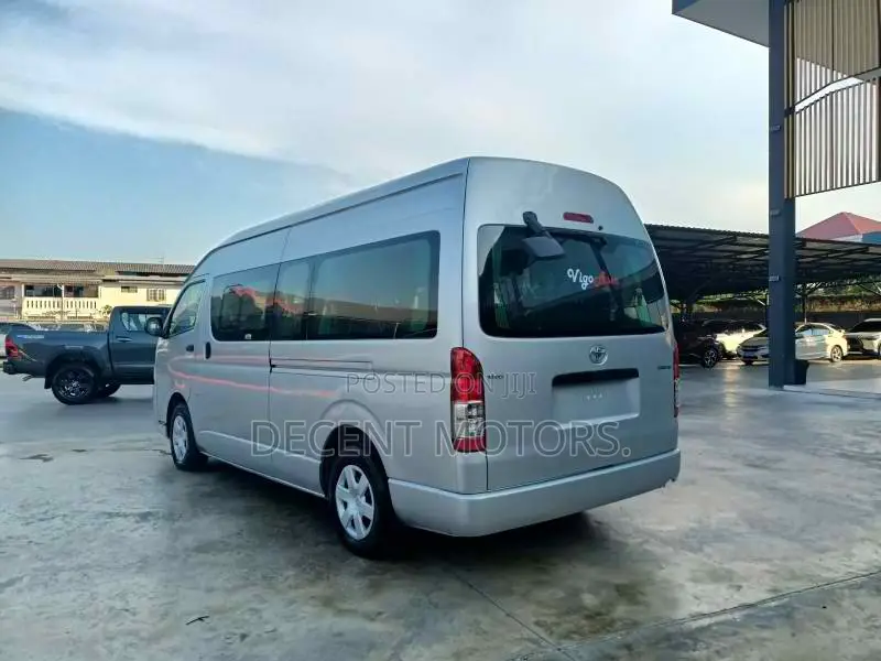 Toyota HiAce 2018 Silver