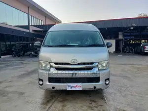 Toyota HiAce 2018 Silver
