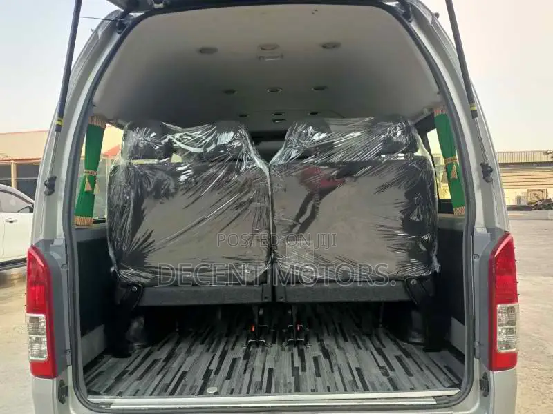 Toyota HiAce 2018 Silver
