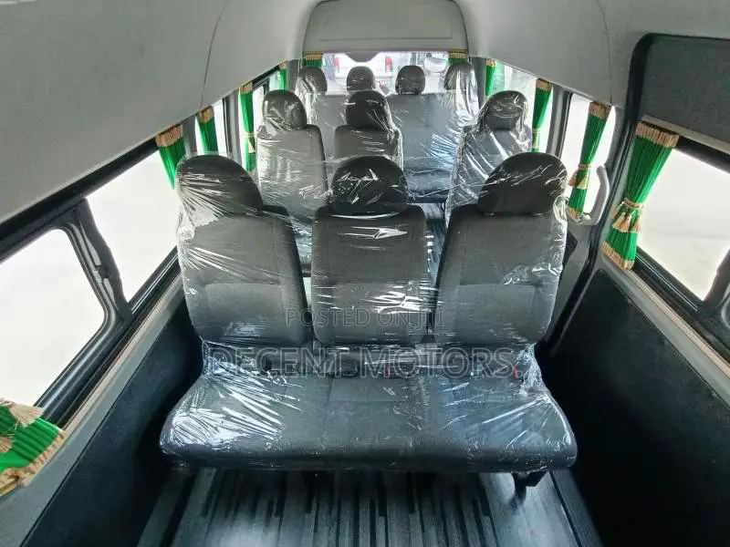 Toyota HiAce 2018 Silver