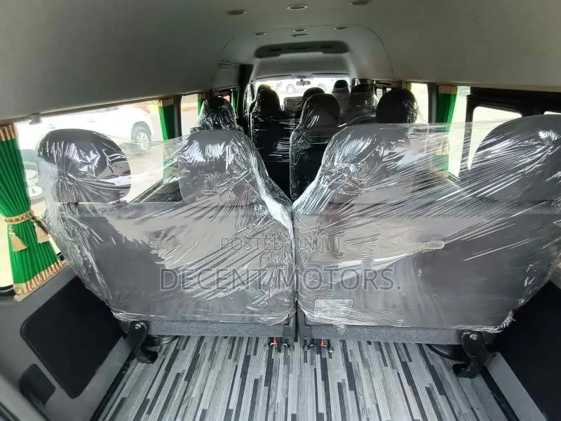 Toyota HiAce 2018 Silver