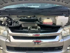 Toyota HiAce 2018 Silver