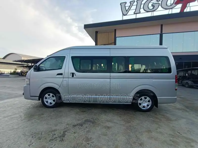 Toyota HiAce 2018 Silver