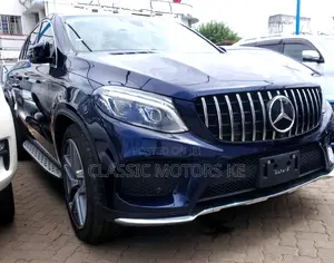New 2018 Mercedes-Benz GLE 350d 4MATIC: Stylish Blue SUV