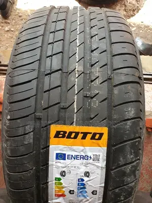 245 /40 R18 Boto