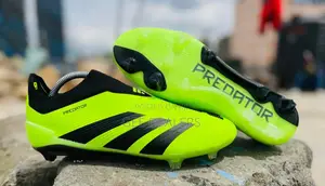 Laceless Adidas Predator Football Boots >Laceless Boots