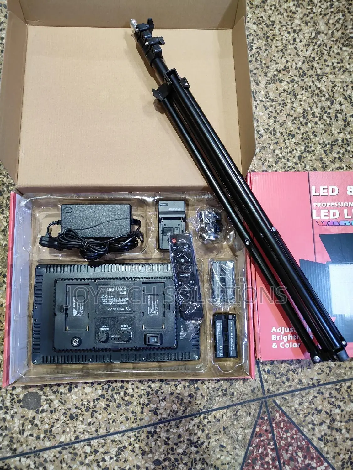 VEDIO LIGHTS With Stand. Led 800plus