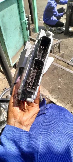 Isuzu DMAX 4JK1 Engine Computer