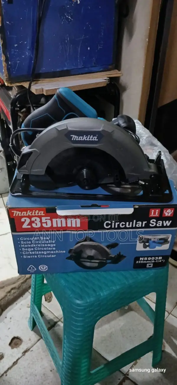 9 Inch Makita Circular Saw 2000W