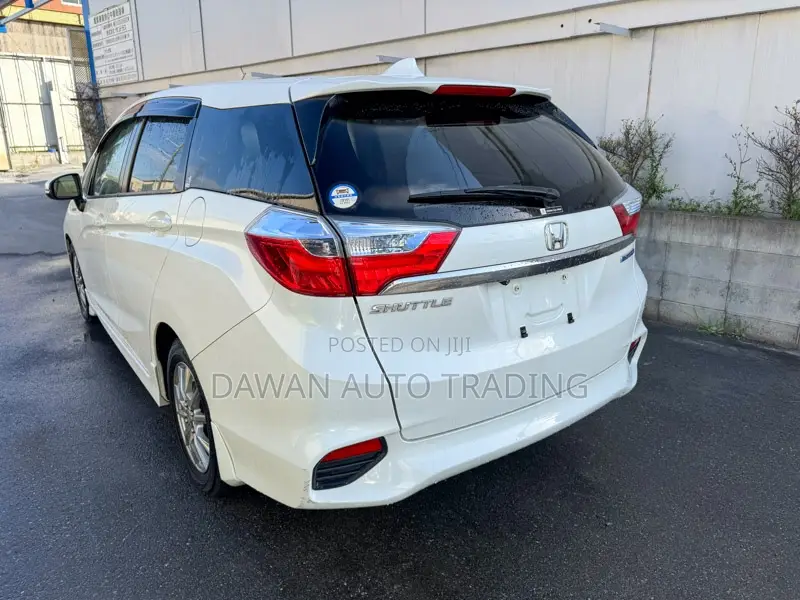 Honda Fit Shuttle 2017 White