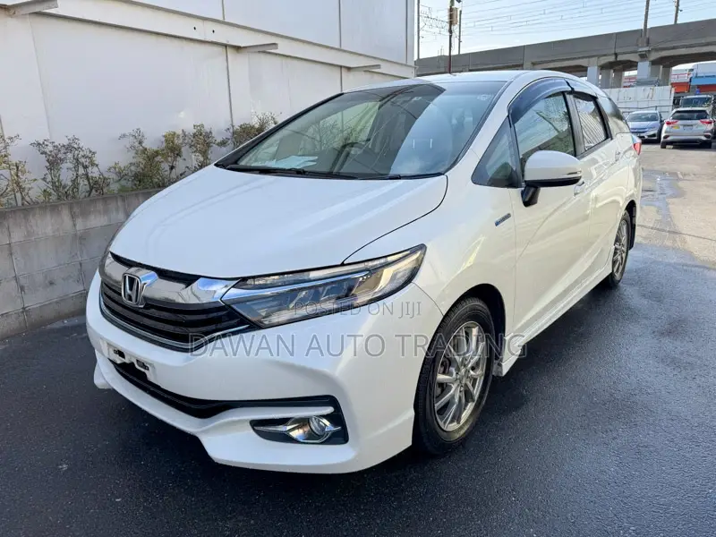 Honda Fit Shuttle 2017 White