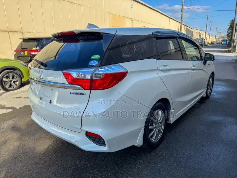 Honda Fit Shuttle 2017 White