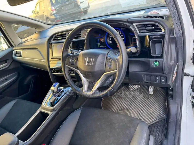 Honda Fit Shuttle 2017 White