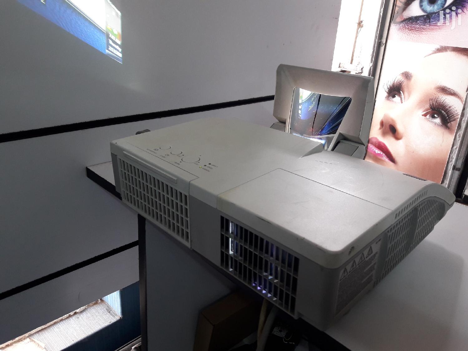 Short Throws Projectors