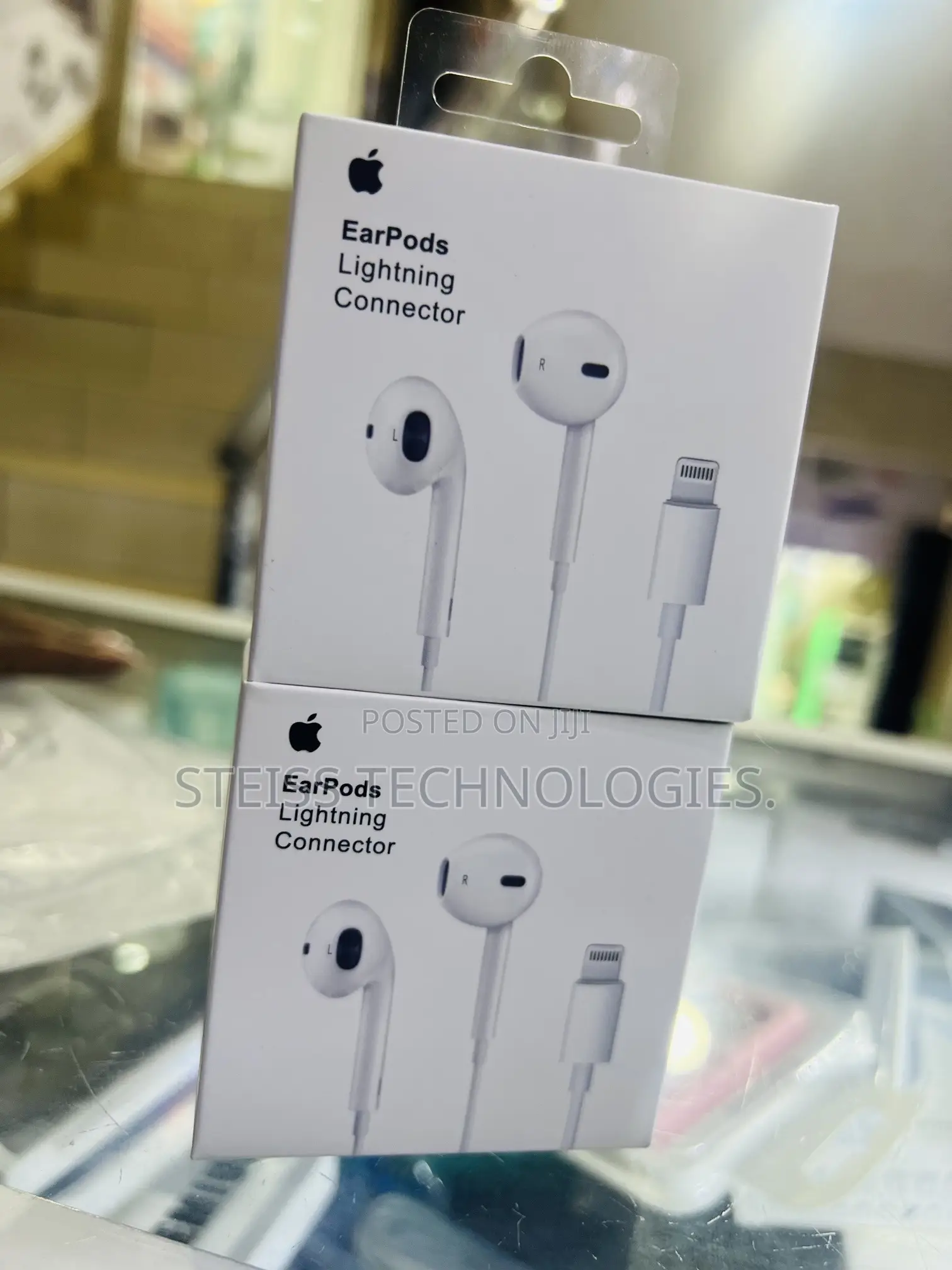 iPhone-lightning. Earphones.
