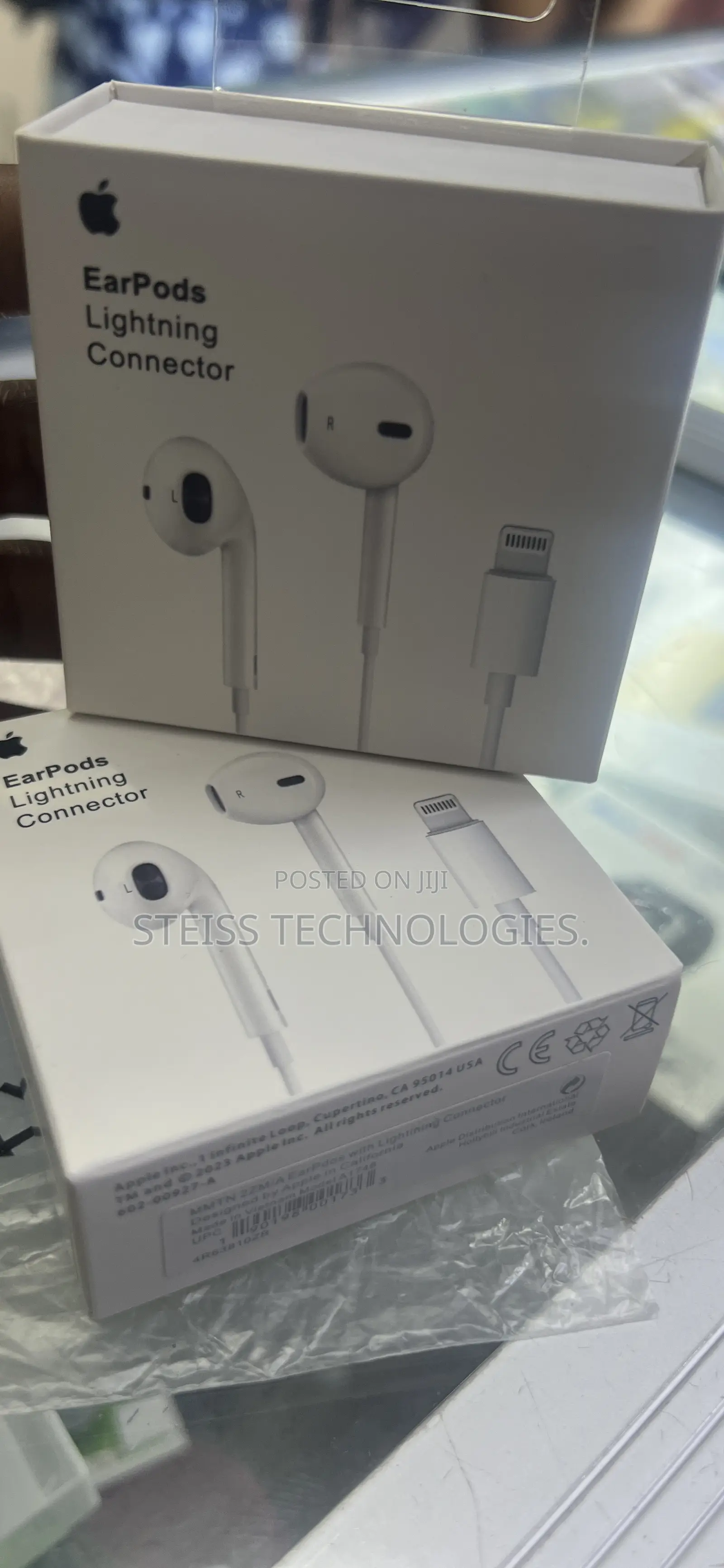 iPhone-lightning. Earphones.