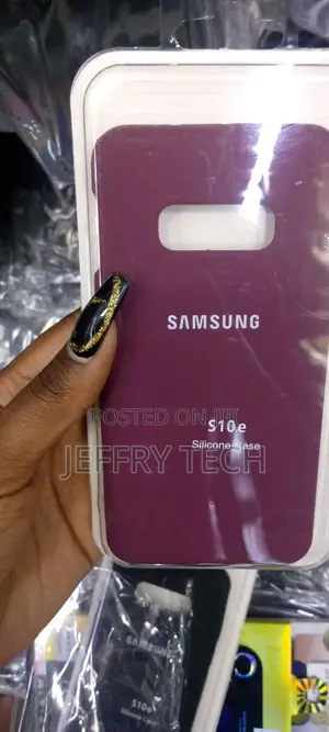 Silicone Case for Samsung Galaxy S10e - Maroon