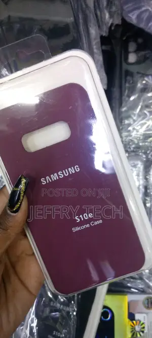 Silicone Case for Samsung Galaxy S10e - Maroon