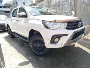 Toyota Hilux 2018 White