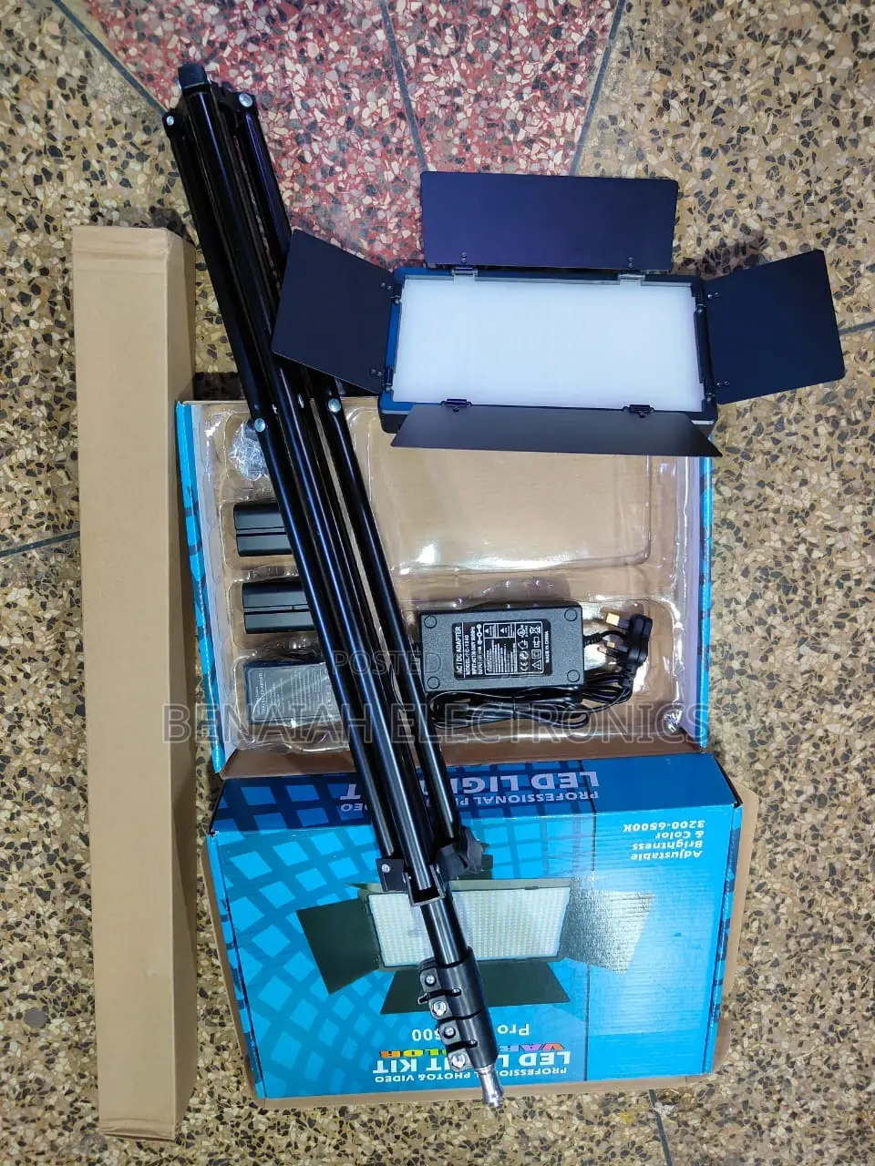 Pro 800 Led Light Kit.Very Efficient.Tripod 2 Meters Height