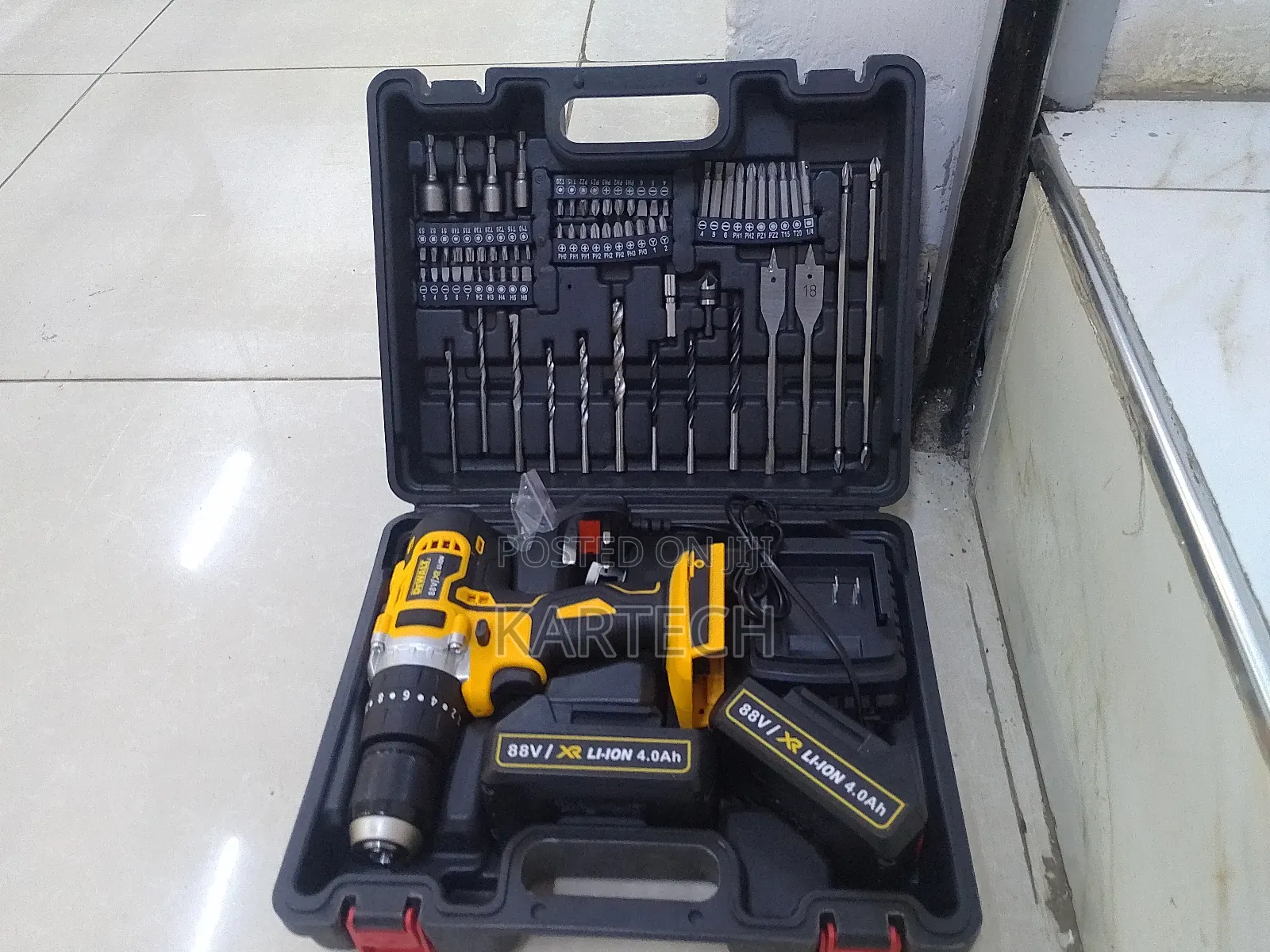 Dewalt Cordless Drill Set With Three Functions - 88v