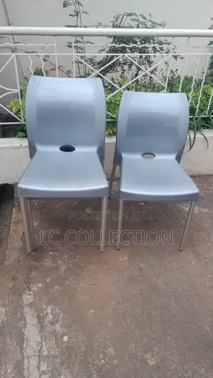 Plastic Chair With Metallic Tubing Legs