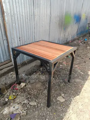 Wooden Restaurant Tables 