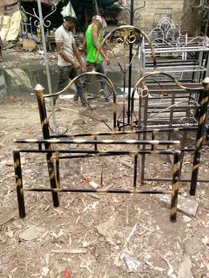 4*6 Comfy Metallic Bed