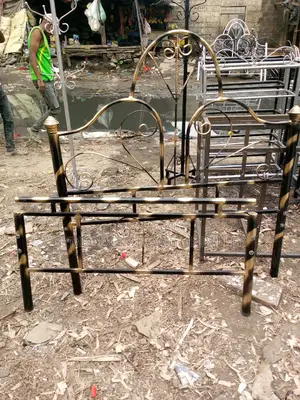4*6 Comfy Metallic Bed