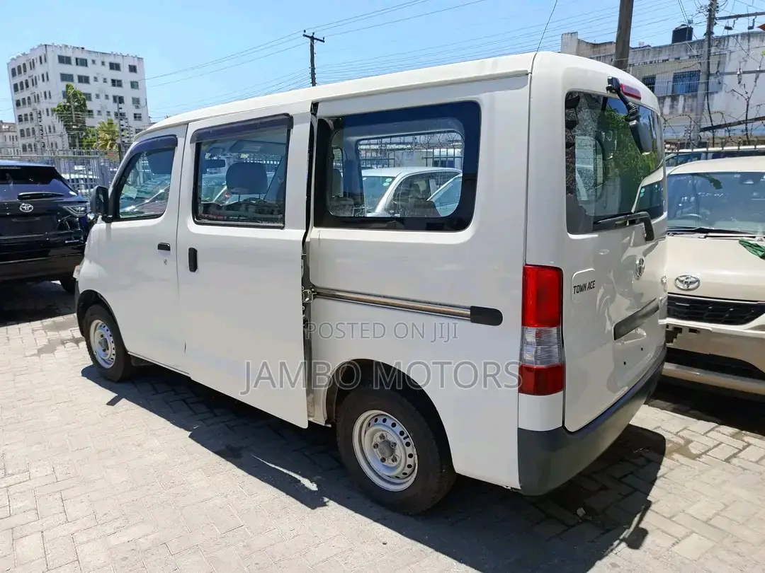 Toyota TownAce 2017 White