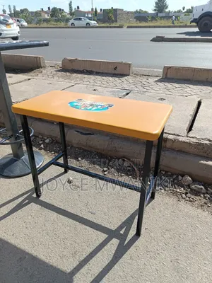 Restaurant Marble Table, 4 Ft by 2 Ft Colour Gold.