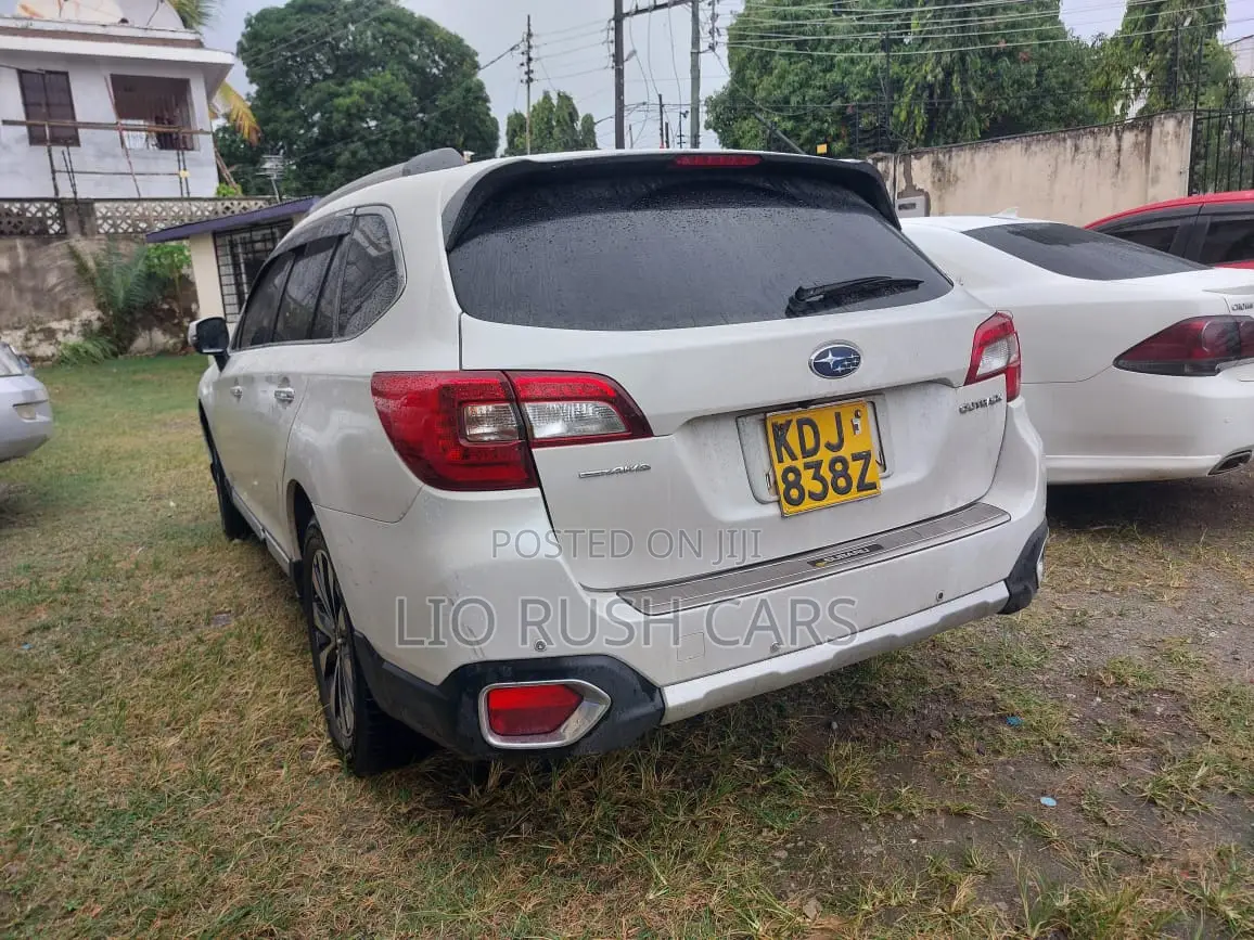 Subaru Outback 2017 White