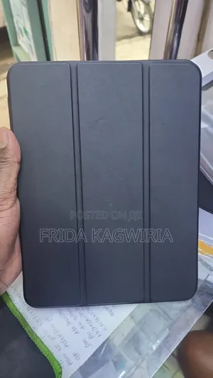 iPad Pro 11 2024 Flip Cover With Kickstand