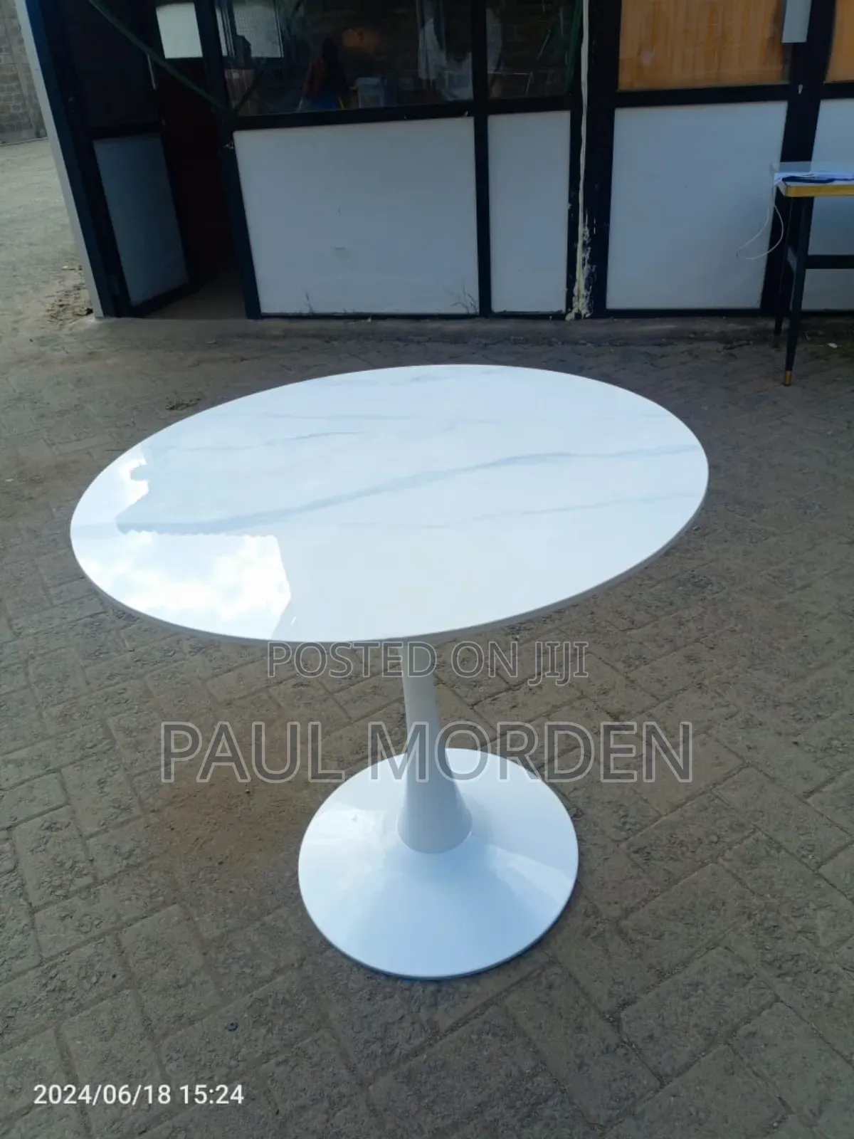 Leisure Round Table