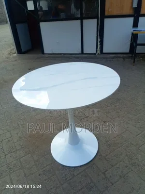 Leisure Round Table