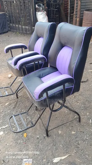 Kinyozi Seats