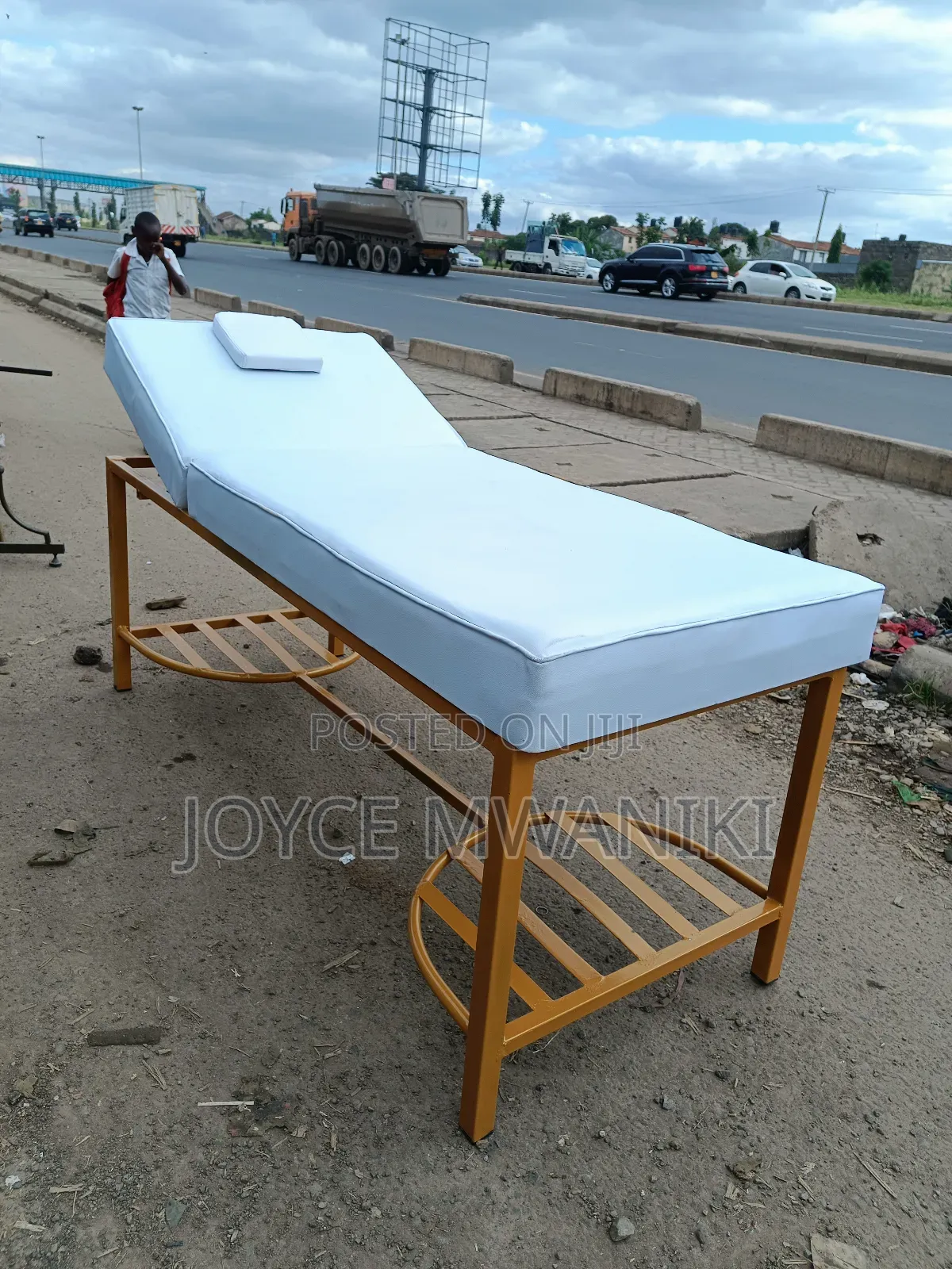 Massage Bed, White and Gold