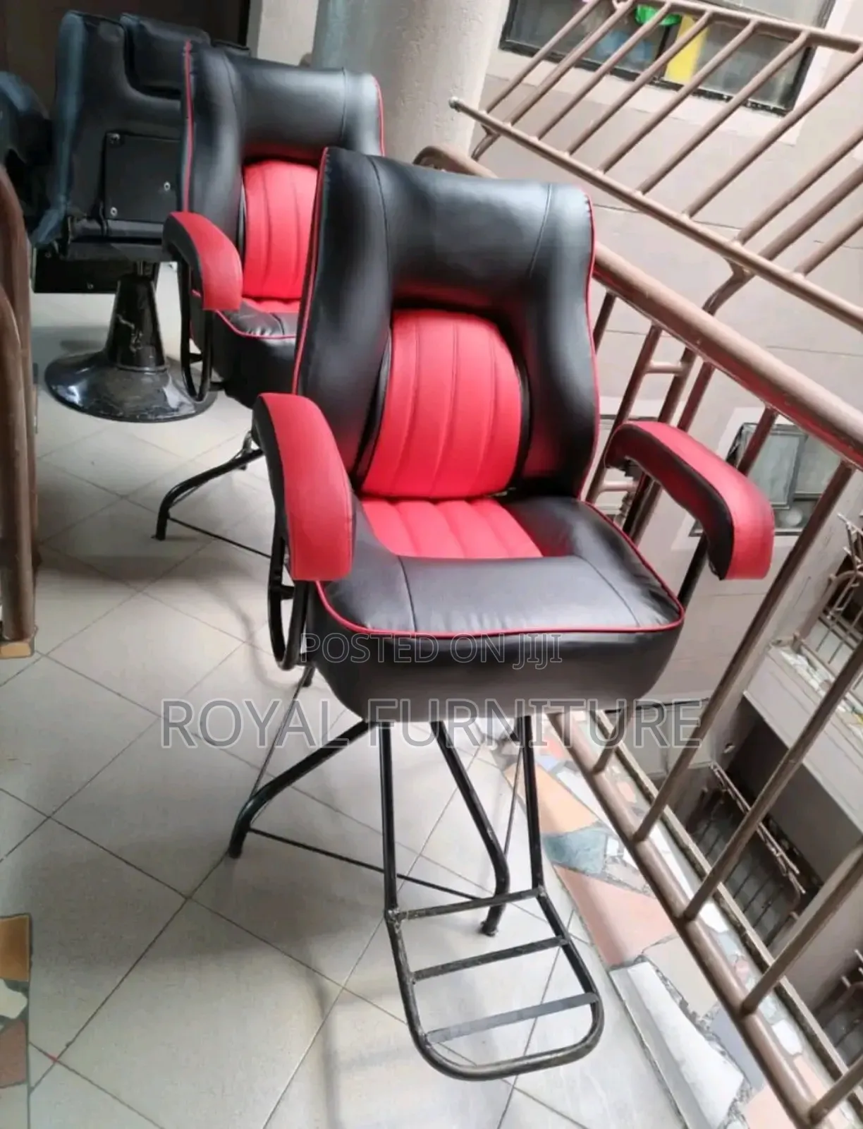 Simple Kinyozi Chair