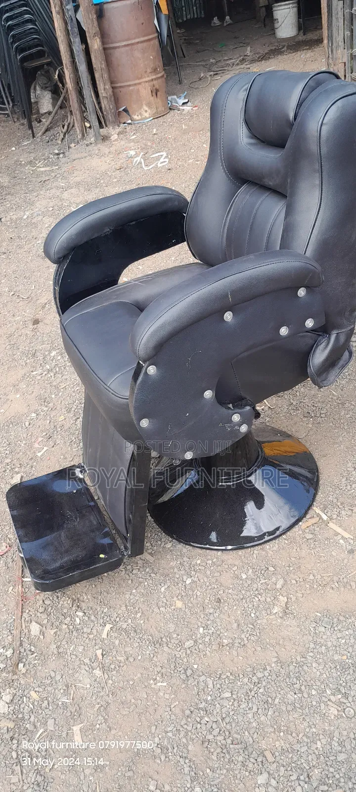 Kinyozi Black Seats