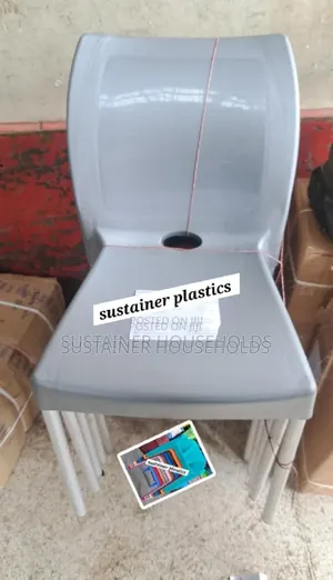 Longlasting Plastic Chairs With Metal Tubing Legs