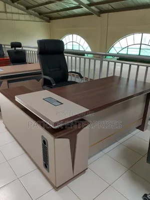 Executive Important Morden Office Desk 1.6 MTRS