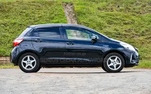 Toyota Vitz 2017 Black