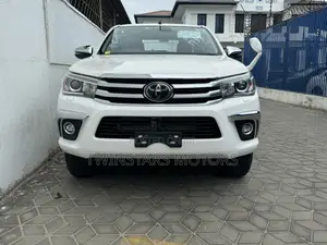 Toyota Hilux 2018 White