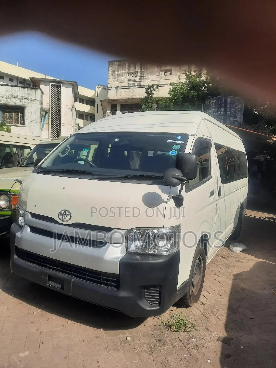 Toyota HiAce 2017 White