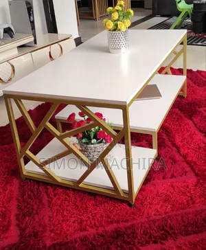Zippy Coffee Table. Elegant Coffee Table