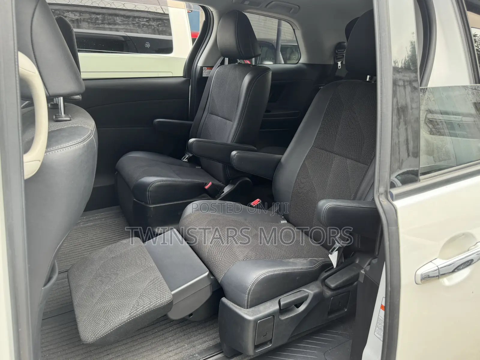 Toyota Estima 2017 White