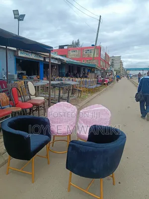 Manicure Seats, 2 Black 2 Pink 