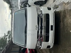 Toyota HiAce 2017 White